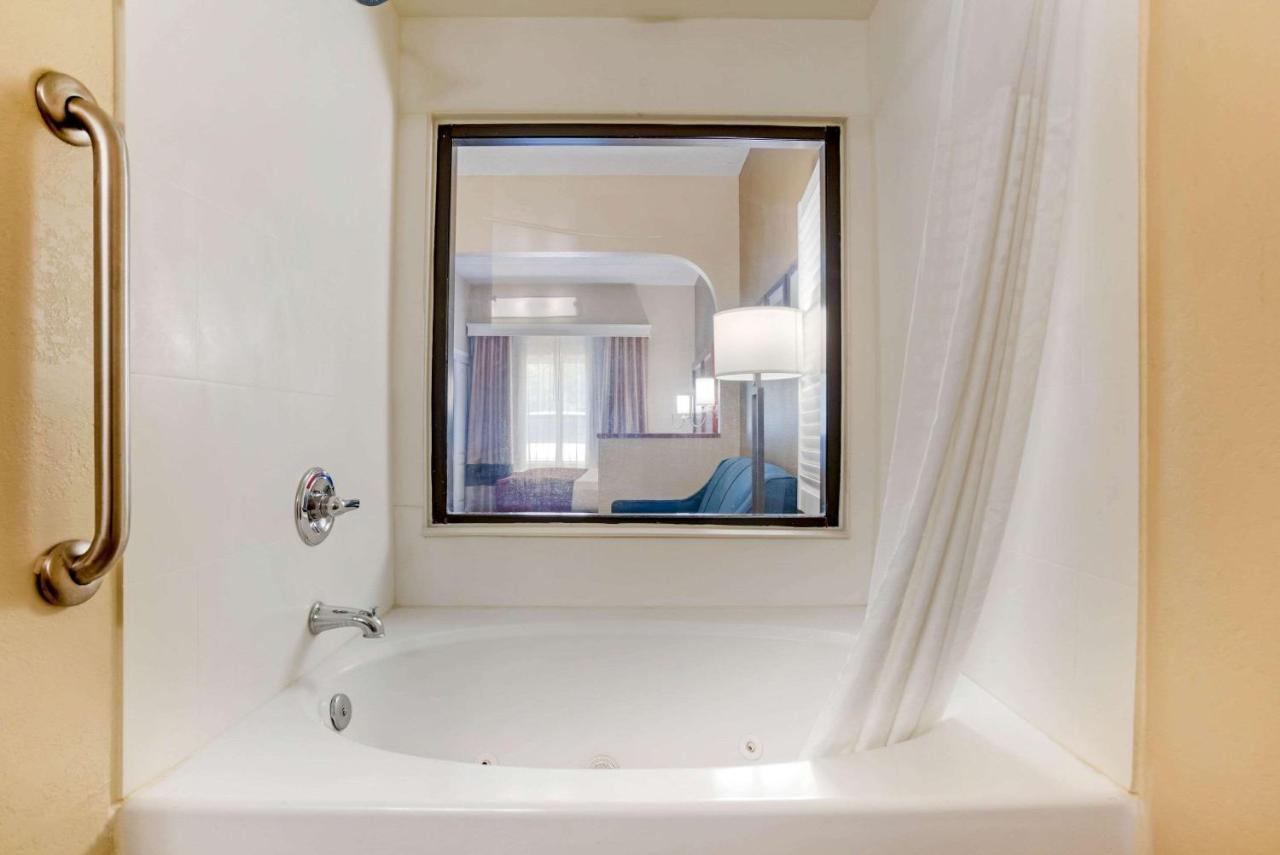 Comfort Suites Tallahassee Capitol - University Area Zewnętrze zdjęcie
